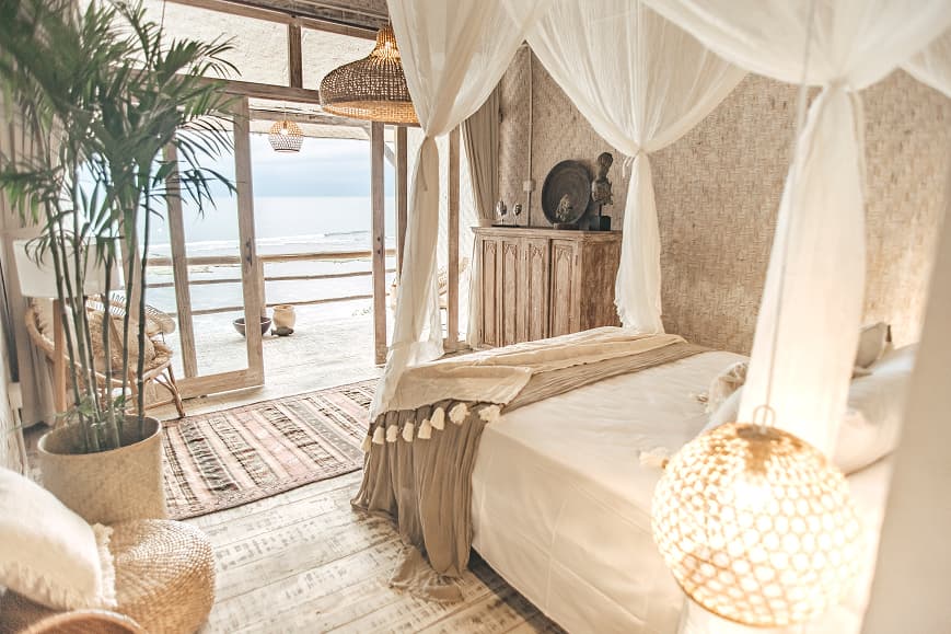 Private room at Dreamsea Bali Uluwatu with canopy bed and ocean-facing balcony