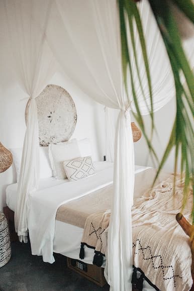 Private room at Dreamsea Sri Lanka Ahangama with canopy bed and island-style decor